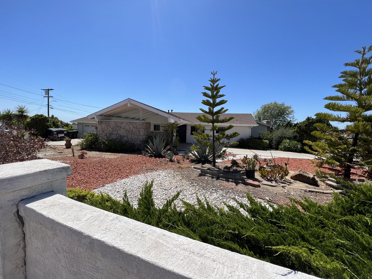 SoCalDreamTeam's tweet photo. Sneak peek of our upcoming listing in National City 👀

Dolores Lizarraga | Realtor®
📲(619) 746-1457
DRE# 01867266

Lisette Miramontes | Realtor®
📲(619) 843-9861
DRE# 01341707

#NationalCity #RealEstate #Realtor #MySoCalDreamTeam #RealtyExecutivesDillon DRE# 01233826 https://t.co/e1GpjCTJGv