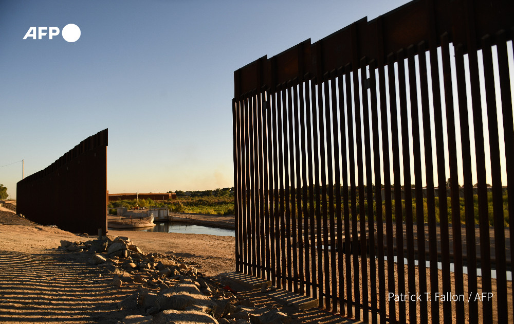 AFP News Agency on Twitter "At US border hole, asylum is still