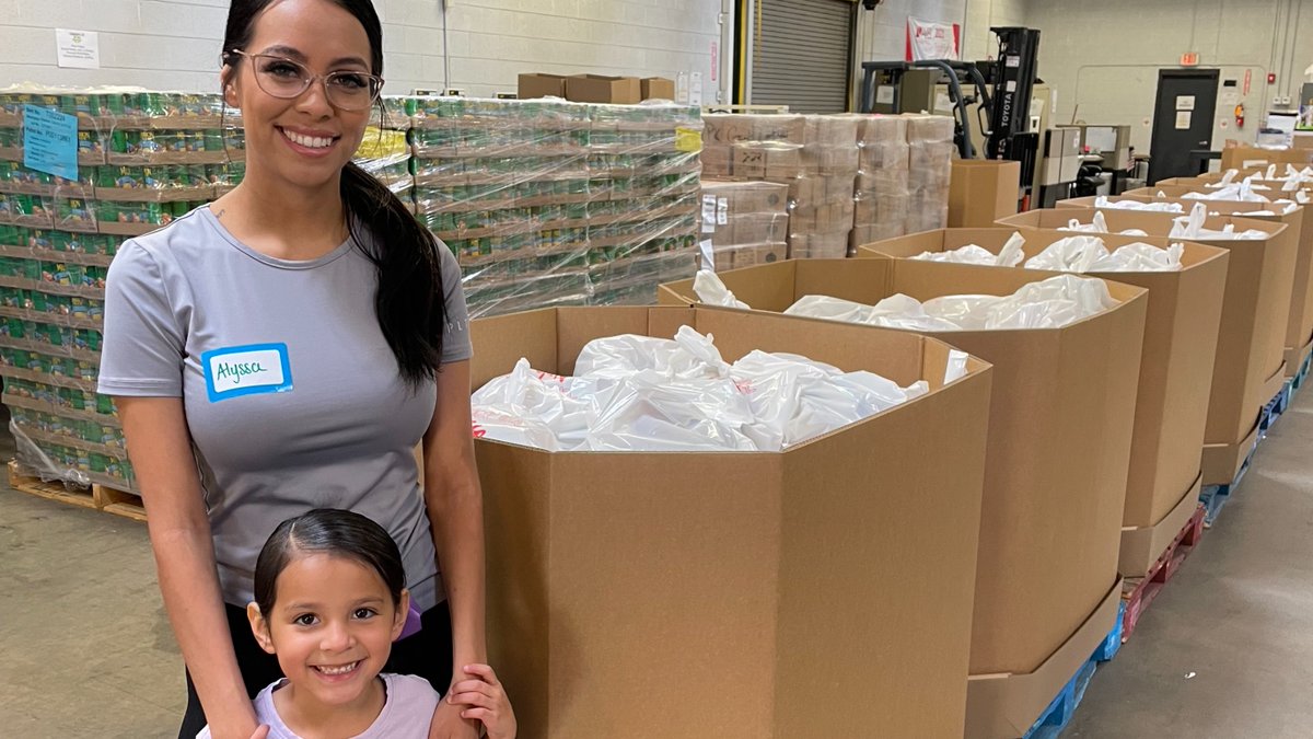 UnitedFoodBank's tweet photo. It's true what they say....you're never too old or too young to #makeadifference. Sign up for one of our volunteer shifts today https://t.co/YRgwUPnGcx #wefeedaz https://t.co/pIQ92f2aSg