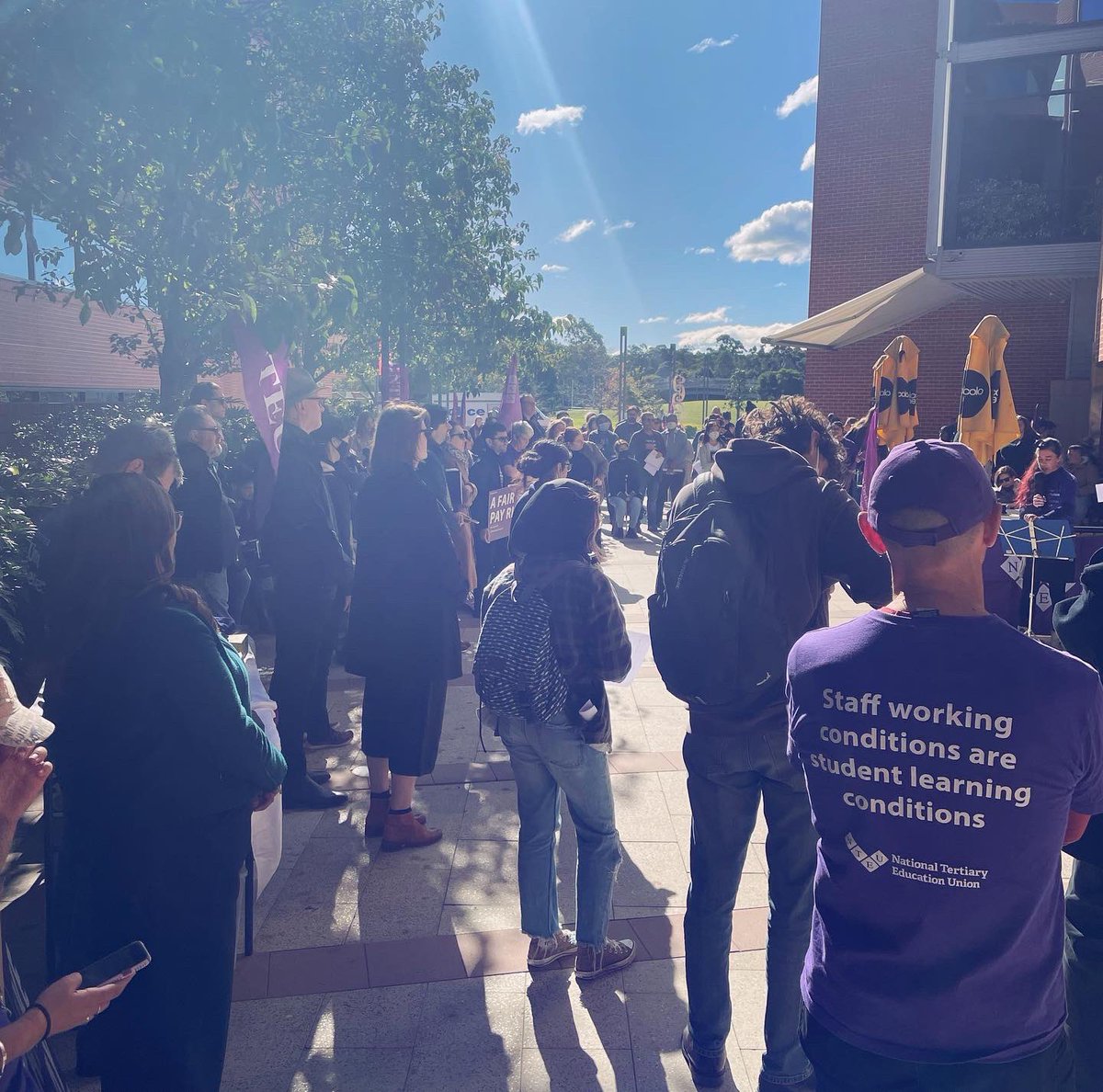 A privilege to stand alongside staff &amp; students for <a href="/NTEUnion/">NTEU</a>’s industrial action at Western Sydney Uni. 

It’s more urgent than ever that universities are better workplaces with secure work, fair pay &amp; conditions. It’s a fight I know we can win together. 
#betterunis #wsustrike