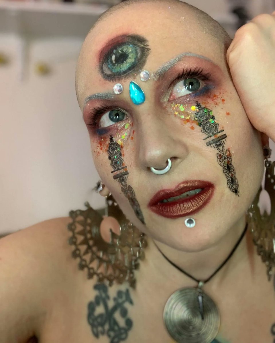 SuperNovaHaze's tweet photo. She sees https://t.co/TzIxDgyg4i