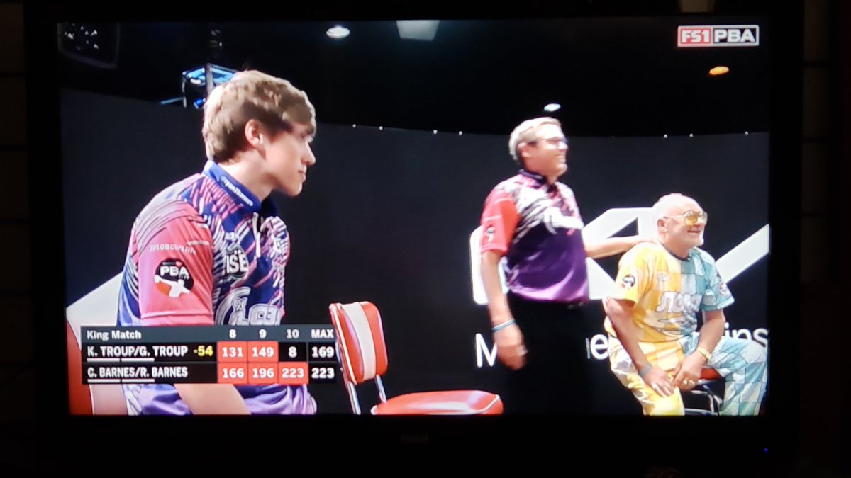 DC_Lundberg's tweet photo. Tonight's show was so much fun! What a great idea. Thank you @PBATour for blending the past, the present and the future into a few outstanding evenings of pure fun. #PBATour #KingOfTheLanes #AfroFish https://t.co/UzzZSQHA3S