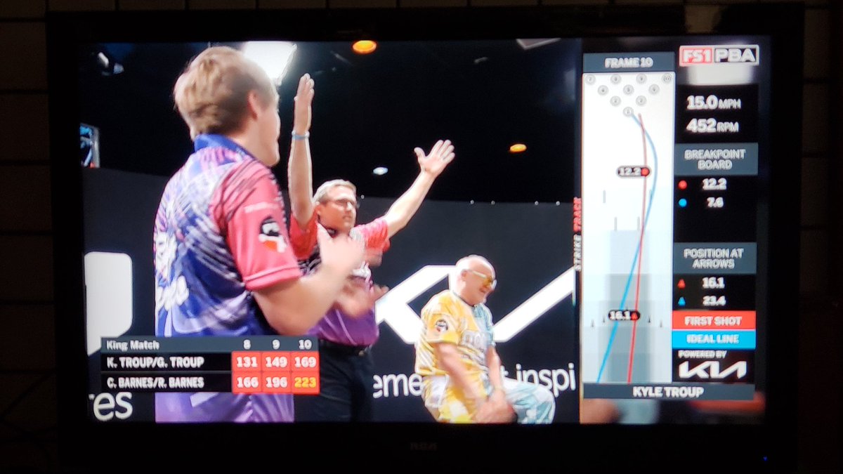 DC_Lundberg's tweet photo. Tonight's show was so much fun! What a great idea. Thank you @PBATour for blending the past, the present and the future into a few outstanding evenings of pure fun. #PBATour #KingOfTheLanes #AfroFish https://t.co/UzzZSQHA3S
