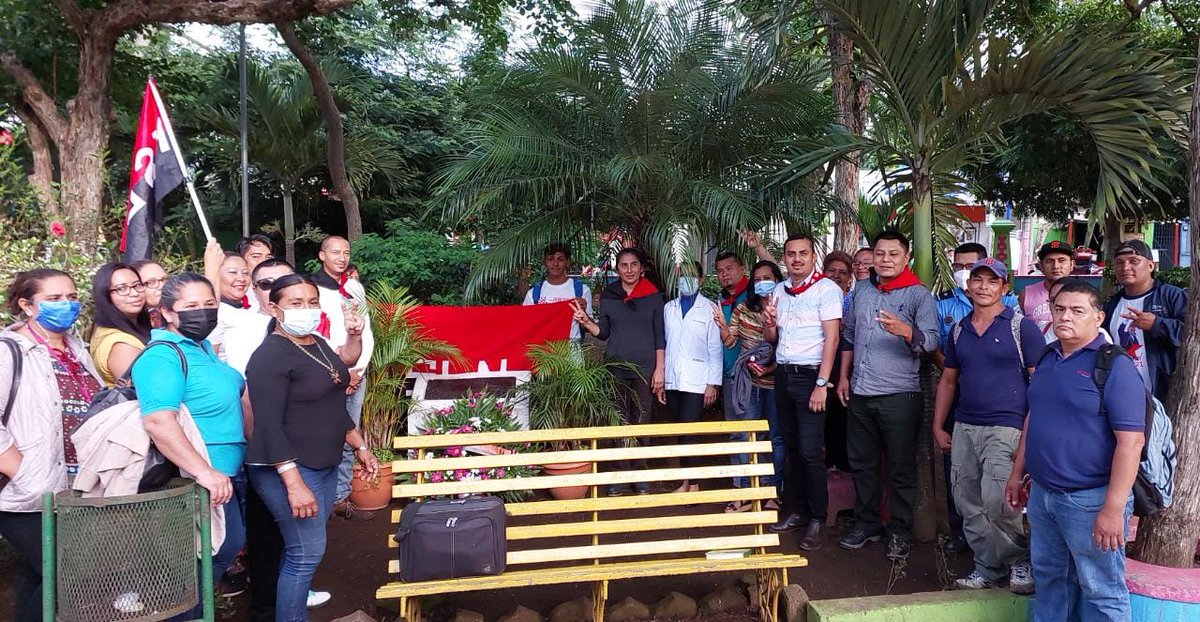 EliuYuber's tweet photo. #SanMarcos  UVE - Municipal, Alejandro García realizó Entrega de Ofrenda Floral al Cro. Santiago Montiel en Conmemoración a Su 43 Aniversario de Su tránsito a la Inmortalidad. @AnielkaortizOr2 @jocelyn_huete 

#4319FuerzaDeVictorias https://t.co/bQ671YYZmE
