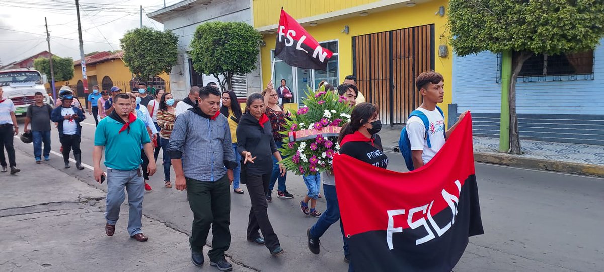 EliuYuber's tweet photo. #SanMarcos  UVE - Municipal, Alejandro García realizó Entrega de Ofrenda Floral al Cro. Santiago Montiel en Conmemoración a Su 43 Aniversario de Su tránsito a la Inmortalidad. @AnielkaortizOr2 @jocelyn_huete 

#4319FuerzaDeVictorias https://t.co/bQ671YYZmE
