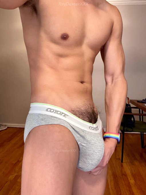 You know you&rsquo;re big when the underwear band stretches down like this 😩 (and I&rsquo;m not even hard) 😵&zwj;💫 https://t