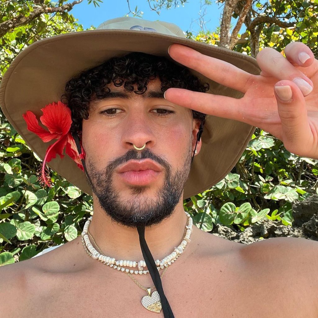 Bad Bunny’s “Un Verano Sin Ti” becomes the FIRST and ONLY album to surpass 2 BILLION streams in one month since it’s released in Spotify’s history. 🌊❤️