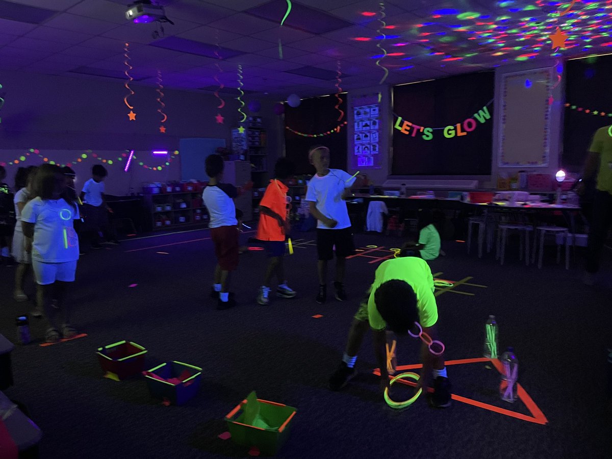 Miss Ott tweet media