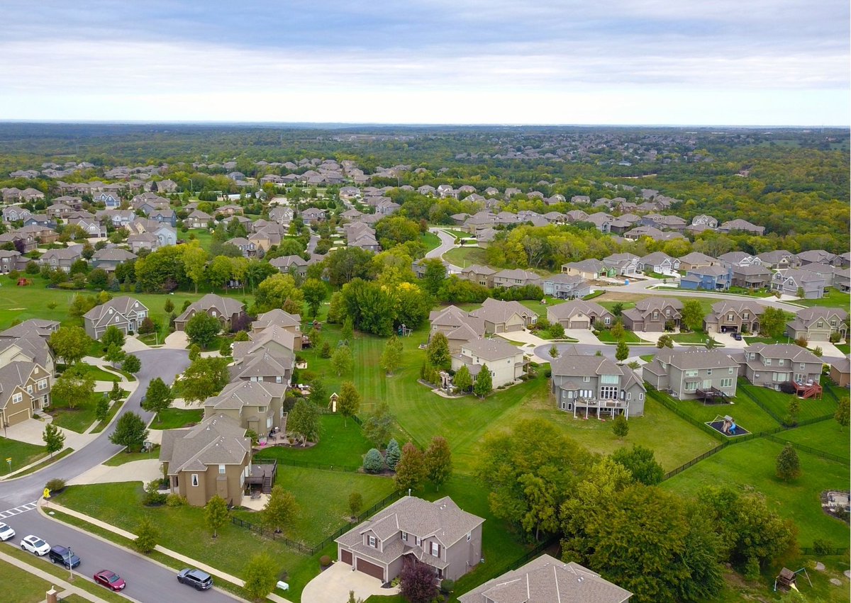 ByGlodon's tweet photo. Buildings should be constructed according to consumer needs so that one individualized house is delivered for one family. Its hidden principle is that building products are developed with internal modules and standardized components.#cubicost #glodon https://t.co/ZEcxGMSrlb