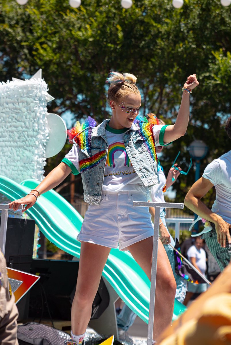 Loving WeHo 💖🏳️‍🌈🌴 tweet media