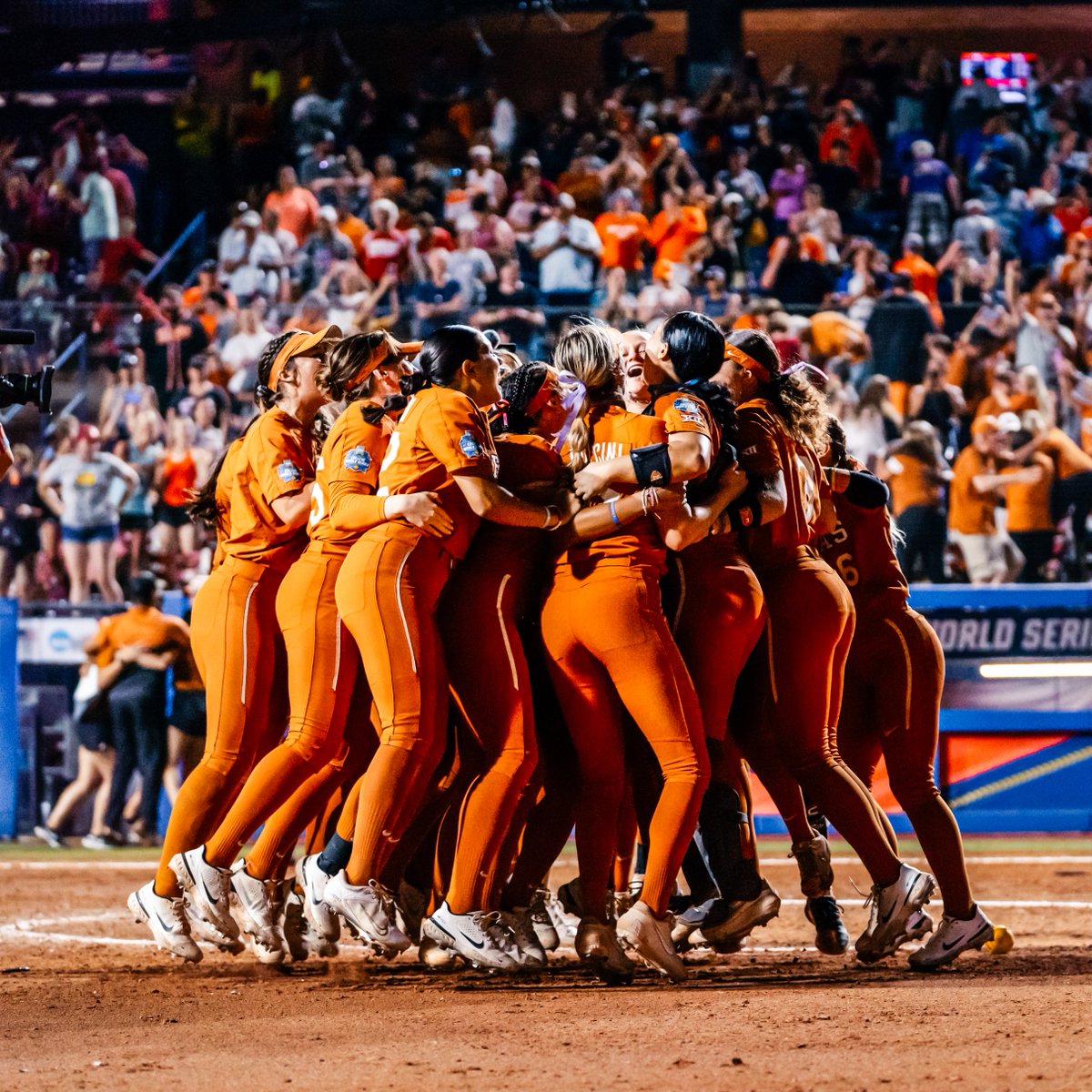 TexasSoftball's tweet photo. HOW WE FEELIN' LONGHORN FAM?!

#HookEm https://t.co/CeI79Lcqvo