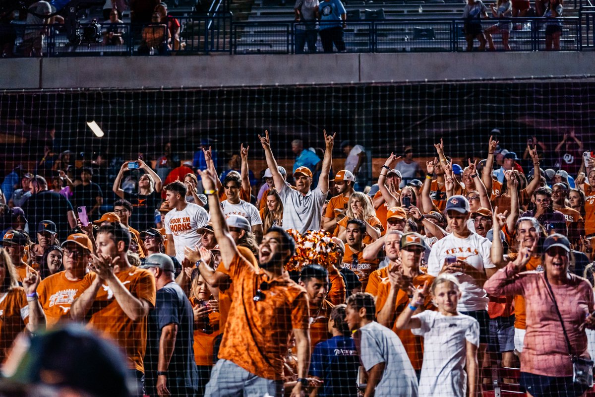 TexasSoftball's tweet photo. HOW WE FEELIN' LONGHORN FAM?!

#HookEm https://t.co/CeI79Lcqvo