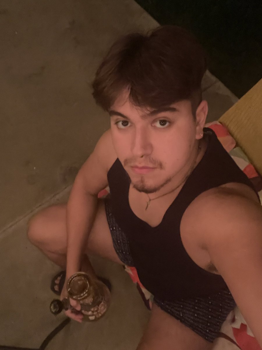 gamersgo2heaven's tweet photo. me dancing to around the world by daft punk vs me sitting down listening to around the world by daft punk #vulnerable #homesty #realmen https://t.co/invBYLKCvw