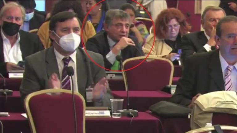 El kirchnerismo no logró los votos en Montevideo para expulsar a Fabián Rodríguez Simón del Parlasur lanacion.com.ar/politica/el-ki…