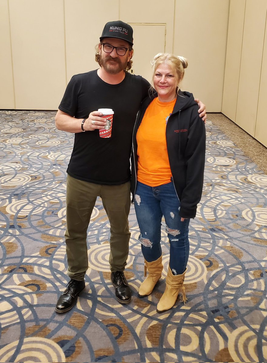 terij0711's tweet photo. Can we just talk about the carpet in this convention center ...(and the chandeliers!) @dicksp8jr #directorchat #SPNCHI https://t.co/ZnG2JZnWzA