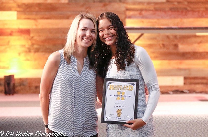 HighlandxcT's tweet photo. Congrats to our 4 Major award winners tonight! 

Alexis Reid/Leah Breitweiser- Mental Attitude award 
Aaliyah Keil- Most Improved 
MVP- Payton Reid 

#HighlandProud @stohAD1 @HighlandHighHHS https://t.co/lhyp0bJvHQ