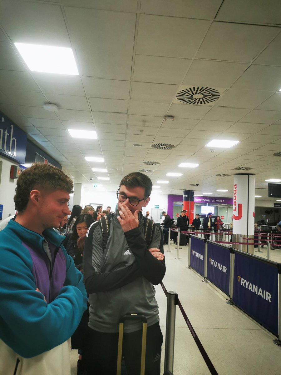 b0bs_'s tweet photo. @EDI_Airport @Ryanair told to come to airport 3 hours early but ryanair check in desk not open?? At least 4 other flights waiting to check in!! Its self service, pls open! https://t.co/yP7sCqvWcz