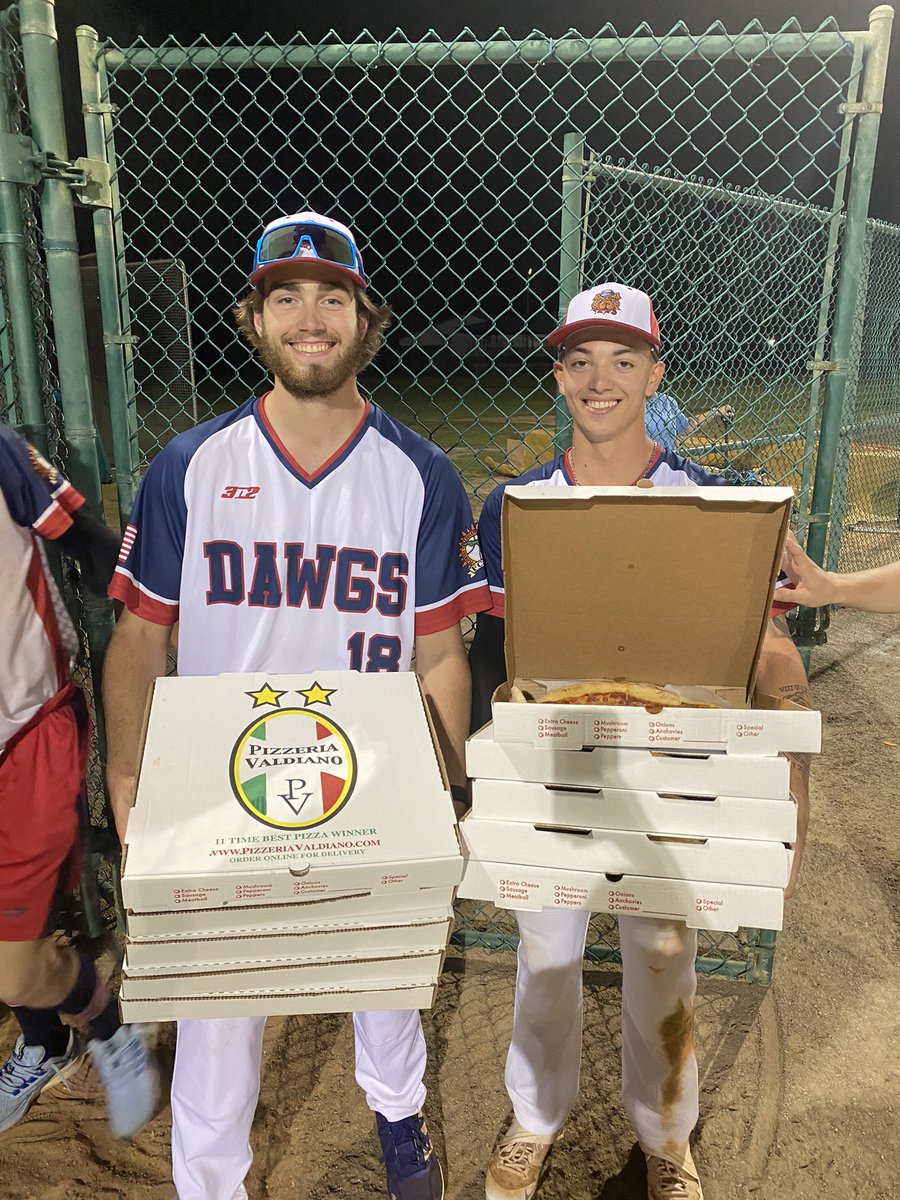 Thank you <a href="/ValdianoPizza/">Pizzeria  Valdiano</a> for supporting the Winter Park diamond dogs and providing tonight‘s team meal. #DawgPound🐶