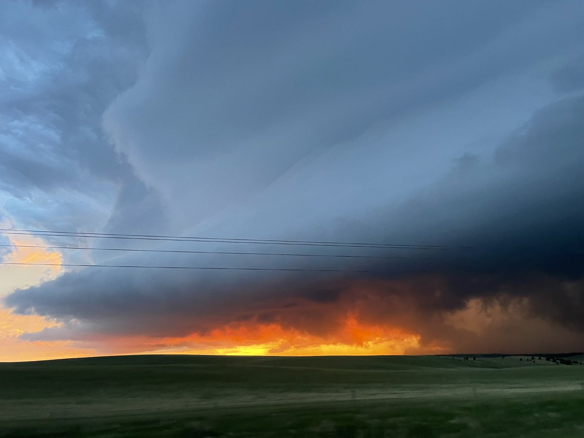 ERAU_Chase's tweet photo. Fiery sunset supercell near Stapleton NE around 915 pm #newx https://t.co/sy2BmUhP7a