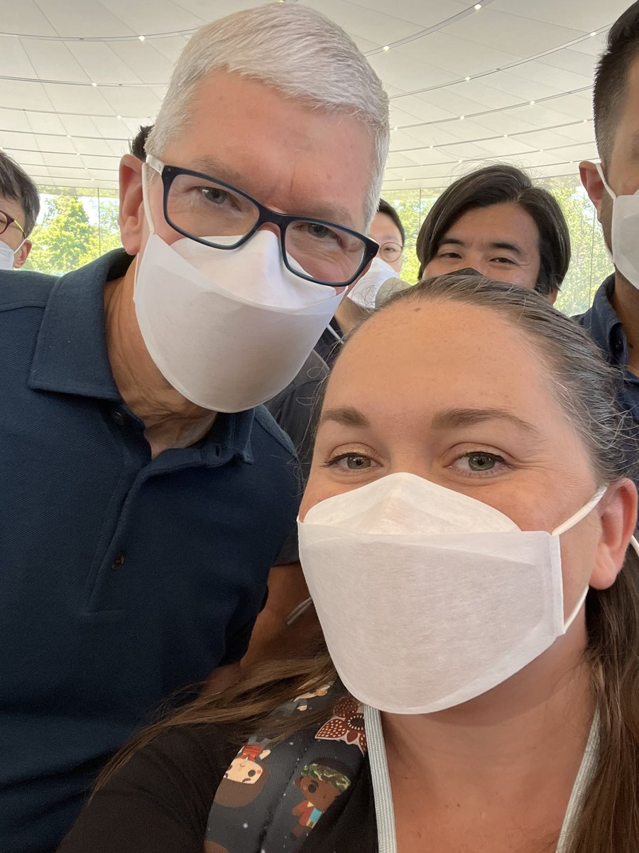IsabelFerguson's tweet photo. El día que conocí a @tim_cook en el #AppleEvent #WWDC22 https://t.co/1zdvhQkjzw
