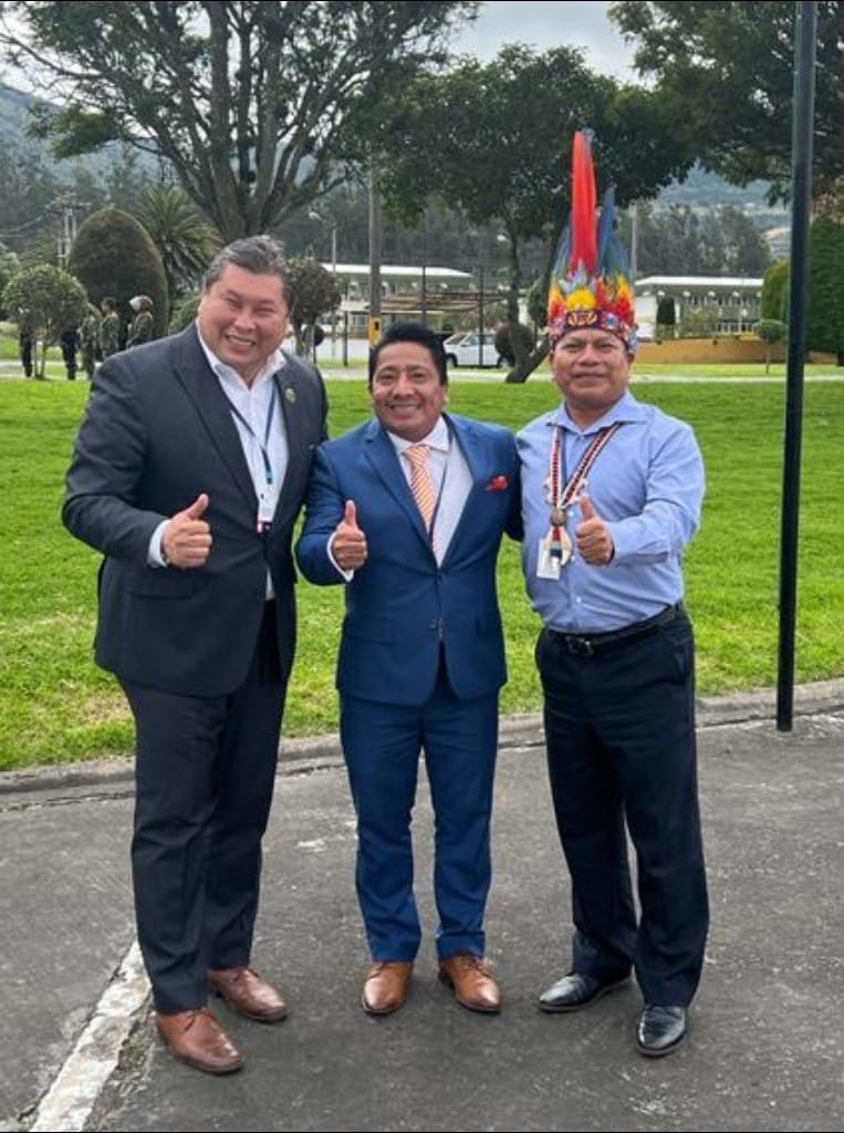 COSTA, SIERRA,  ORIENTE Y GALÁPAGOS !!
UN SOLO PUÑO A FAVOR DEL BIENESTAR DE LOS 18 MILLONES DE ECUATORIANOS.
En conjunto unidos tal como lo hicimos contra la pandemia vamos de la mano contra la inseguridad.
#GobiernoDelEncuentro <a href="/LassoGuillermo/">Guillermo Lasso</a>