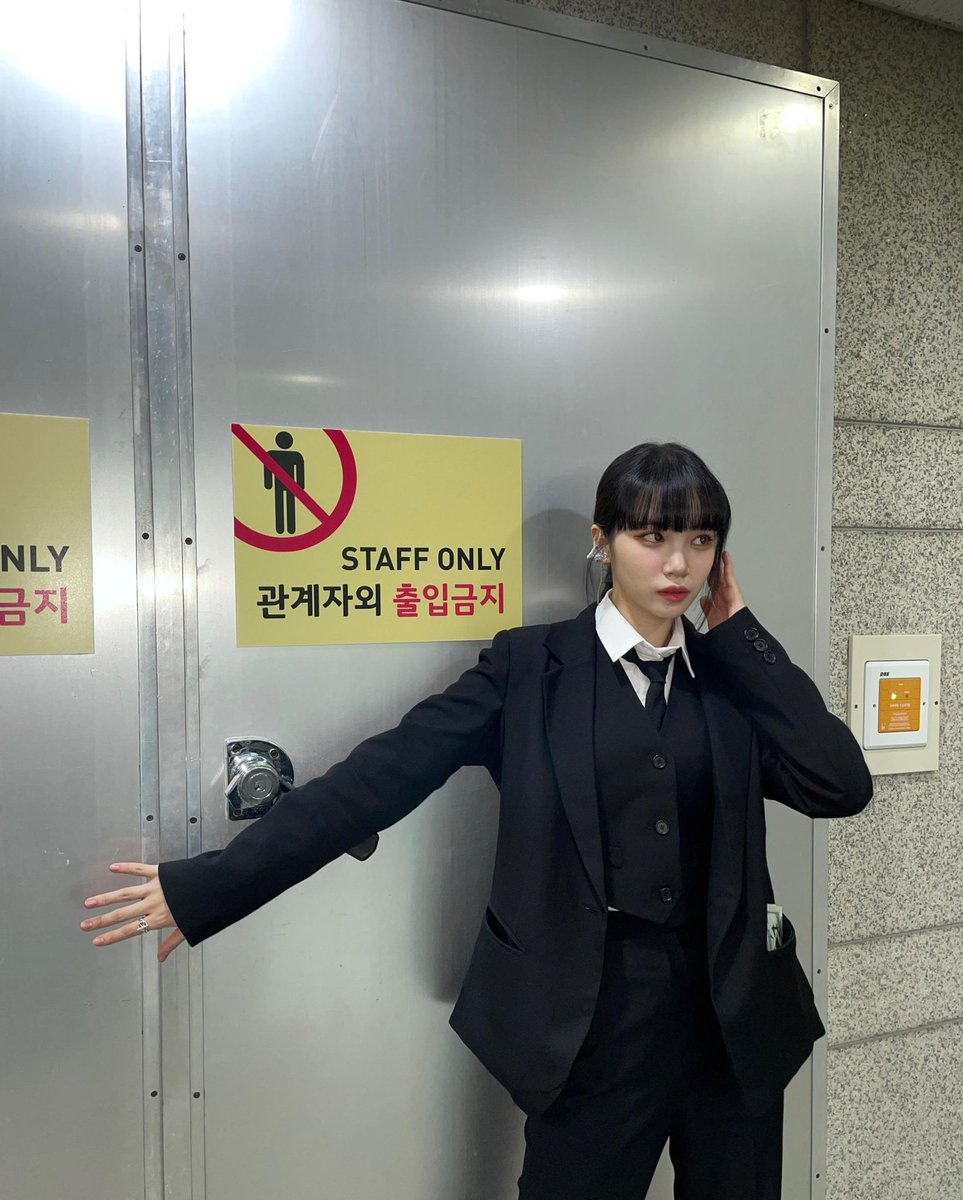 kcwonfiles's tweet image. [💌] Chaewon Weverse update

#김채원 #KIMCHAEWON #LE_SSERAFIM #르세라핌 @le_sserafim