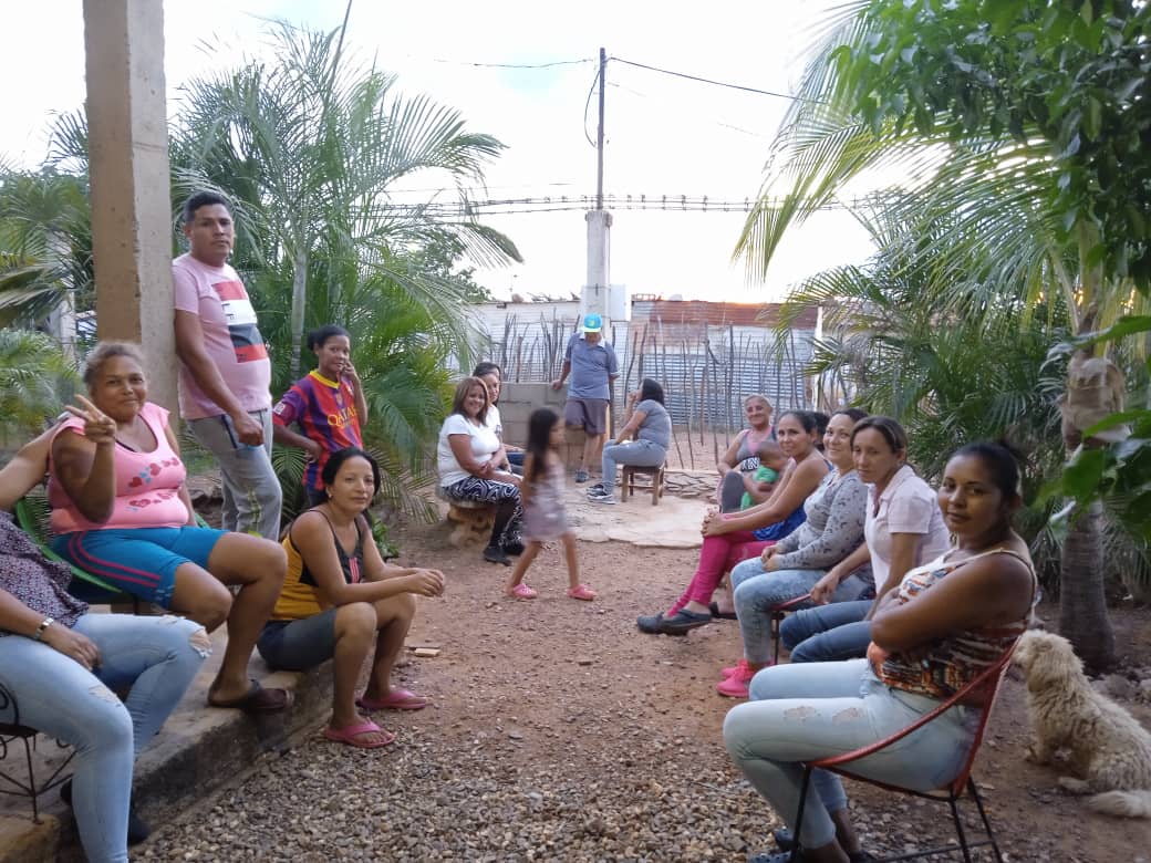 #SabiasQué En el Municipio Torres el  Clap EZEQUIEL ZAMORA realizamos  reunión explicándoles las 7 vértices de #MiCLAPEsProductivo a nuestras manzanera y manzaneros .  🐷🐣🦆🐠🐰🌵🌱🌴
#1x10ConsolidaLaEficiencia @Clap_Nacional <a href="/maduro_en/">Nicolás Maduro</a>  <a href="/AdolfoP_Oficial/">Adolfo Pereira Gobernador</a>