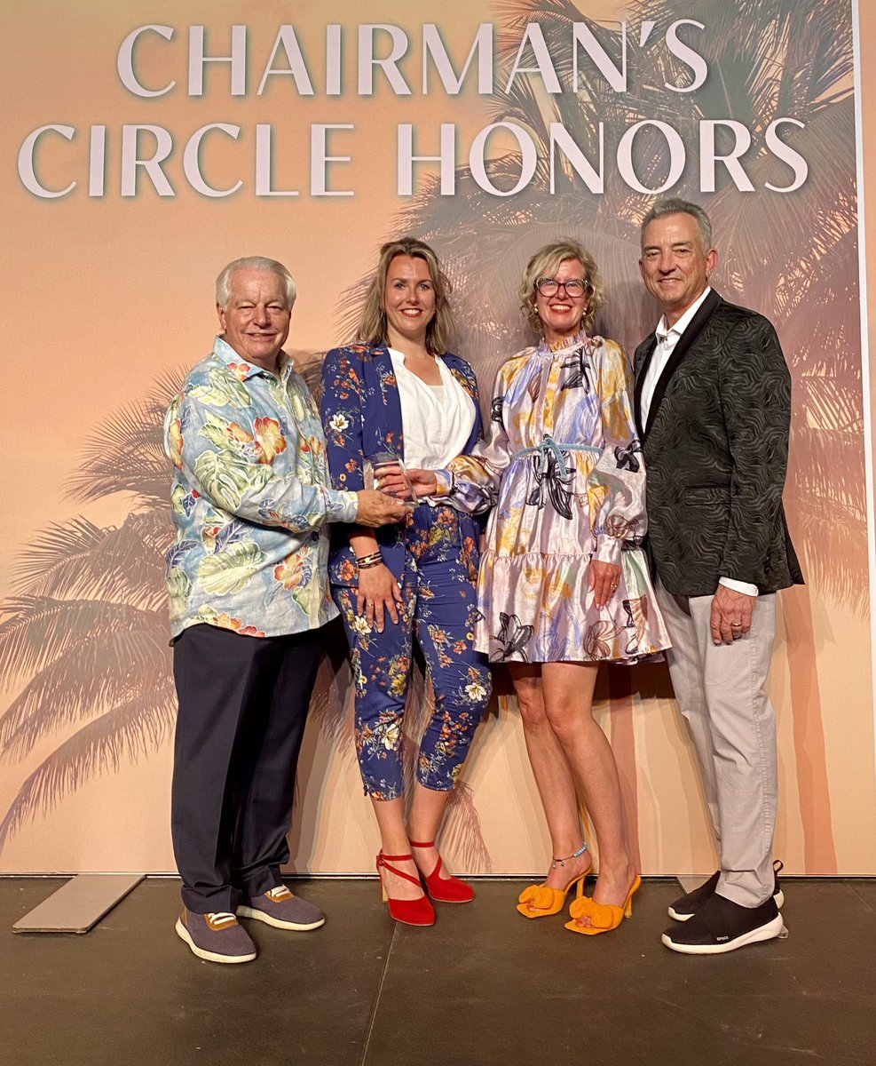 DoetsElske's tweet image. Voor de 8e keer de Chairman’s Circle Honors Award gewonnen voor @DoetsReizen  Waarmee wij als enig Nederlands reisbedrijf tot de top 50 van reisbedrijven wereldwijd behoren voor de #usa🇺🇸! Uit meer dan 5000 andere bedrijven geselecteerd #supertrots 🙏🏻🇺🇸❤️ #brandusa