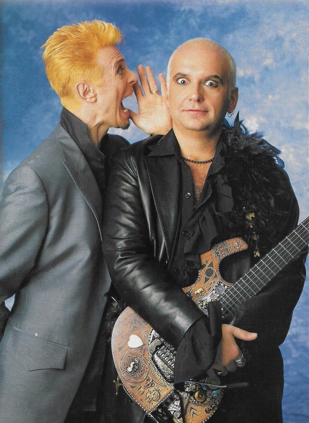 A happy belated to guitar hero Reeves Gabrels, whose birthday was on June 4th. 