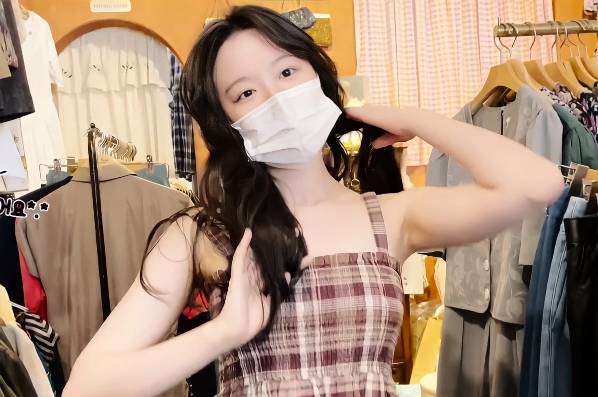 neuktokki's tweet photo. YEH SHUHUA FROM (G) I-DLE 🧎🏻‍♀️ https://t.co/gTtMyhJdZ2