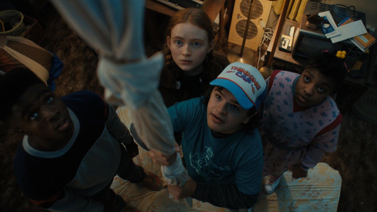 RealMrSkyWalker's tweet photo. Loved s4 e7 of Stranger Things but did this scene make anyone else mad? #iteachphysics #newtonsfirstlaw https://t.co/RxFv0ARCIg