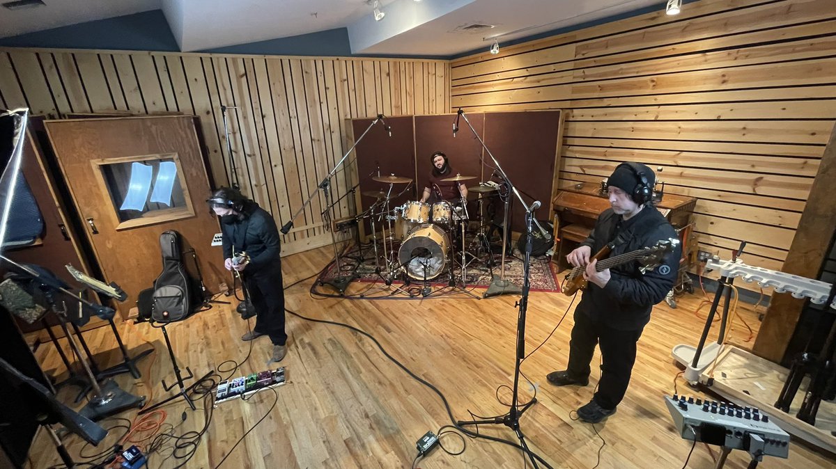 FourTripsAhead's tweet photo. “Hold my hand
Hold my heart
Behold my life.”
Watch FTA performing “It’s Alright” live at Spin Studios now—
https://t.co/L0ei8oGx0y
#ItsAlright #RemnantsEP #FTALive #SpinStudios #HardRock #HeavyRock #ProgRock #HeavyMetal #ReclaimRockMusic https://t.co/Lm1jru2LYF