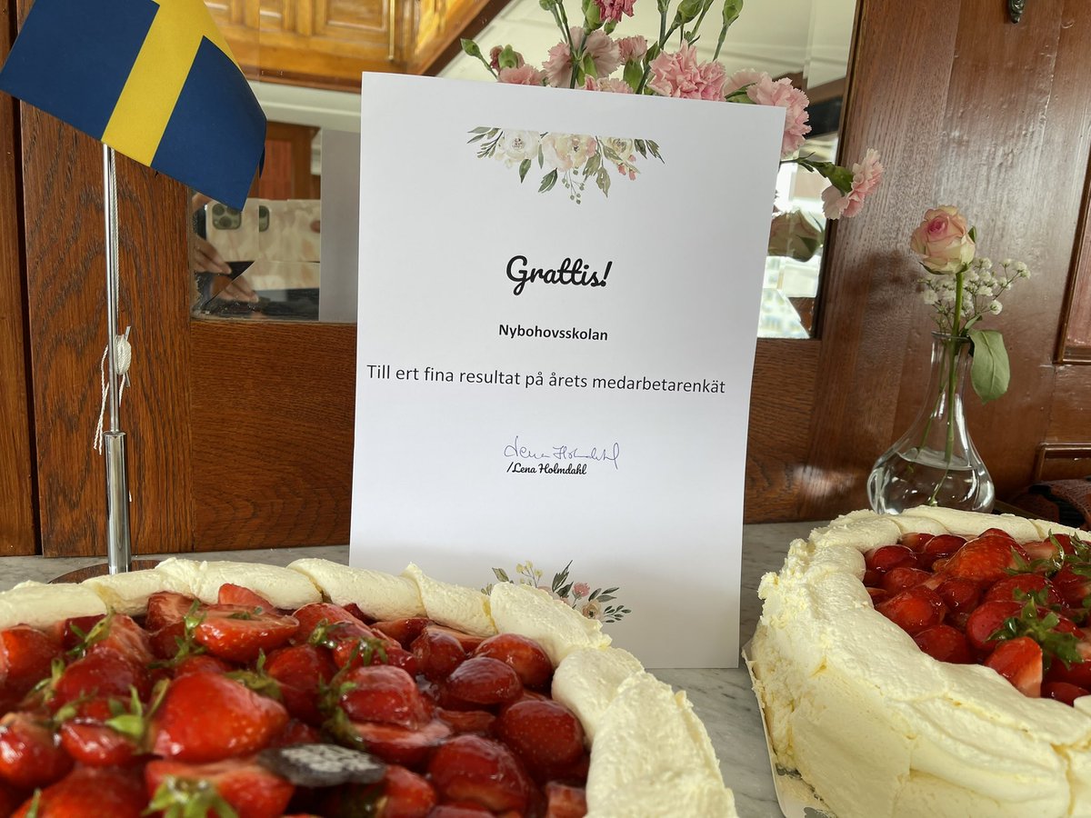 Nybohovsskolans medarbetare är professionella, motiverade och engagerade. Tack <a href="/Stockholmsstad/">Stockholms stad</a> och <a href="/HolmdahlLena/">Lena Holmdahl</a> för tårtorna då vi firade vårt fina resultat för årets medarbetarenkät #nybohovsskolan #delaktighet #medarbetarskap #tillsammansarbete