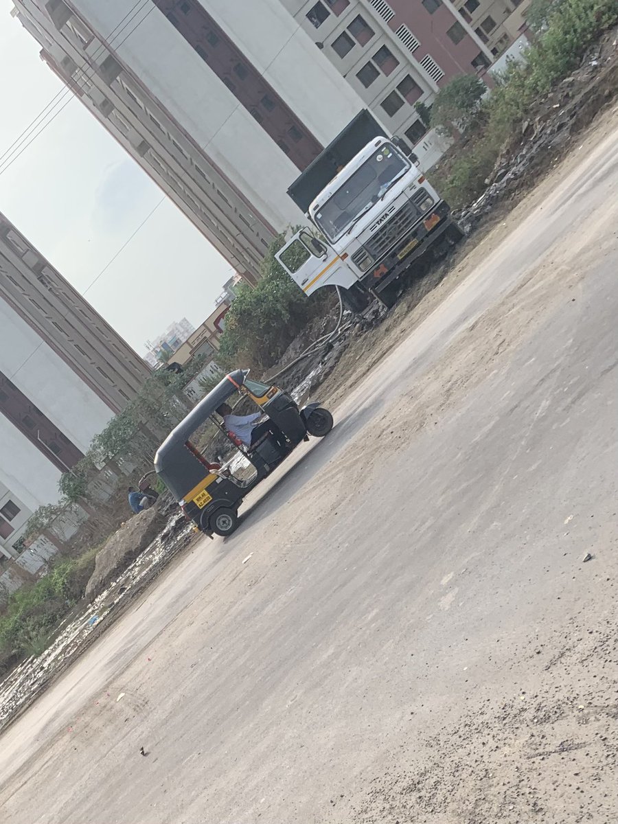 charudatta09's tweet photo. Legal or illegal activity don’t know dumper extracting soil from Taloja river at Kharghar sector -40 @CIDCO_Ltd @AUThackeray https://t.co/TQSOOi5K90