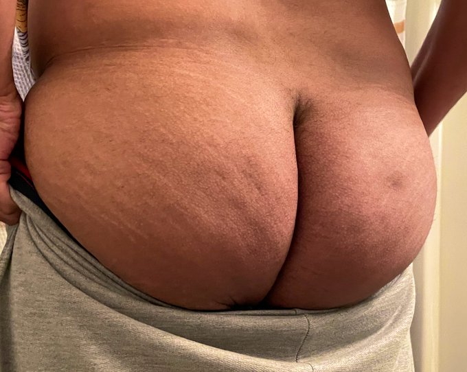 cutie butts💕 jan&rsquo;s birthday is coming up soon, someone should definitely spoil us🥺🫶 https://t.co/YBaPewrIkm