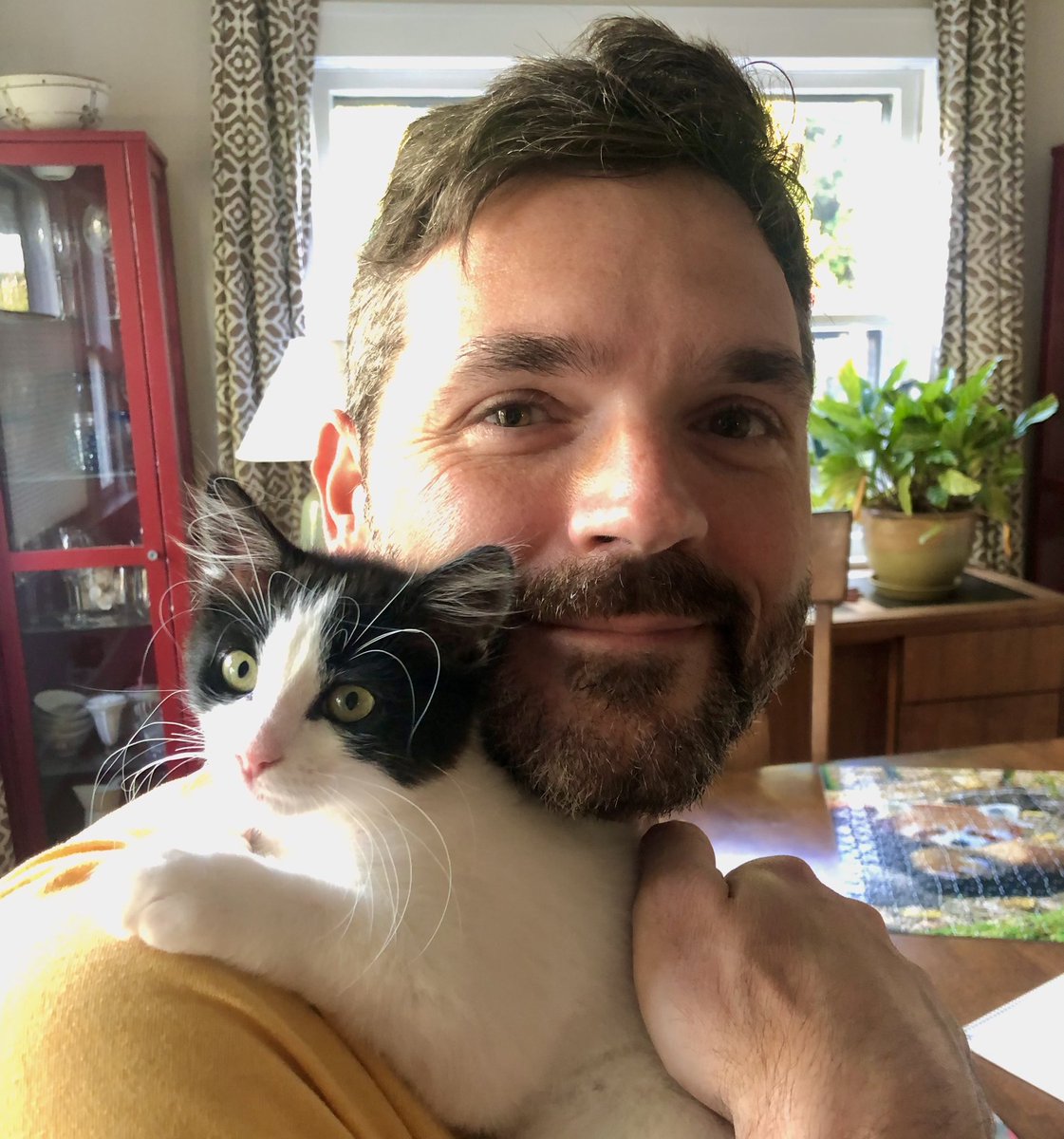 NickKnudsenUS's tweet photo. Lulu wanted me to remind voters in California, Iowa, Mississippi, Montana, New Jersey, New Mexico, and South Dakota that your primary elections are tomorrow!

Go vote! Get those ballots in! #MobilizeForMidterms https://t.co/X2ejAIQsfW