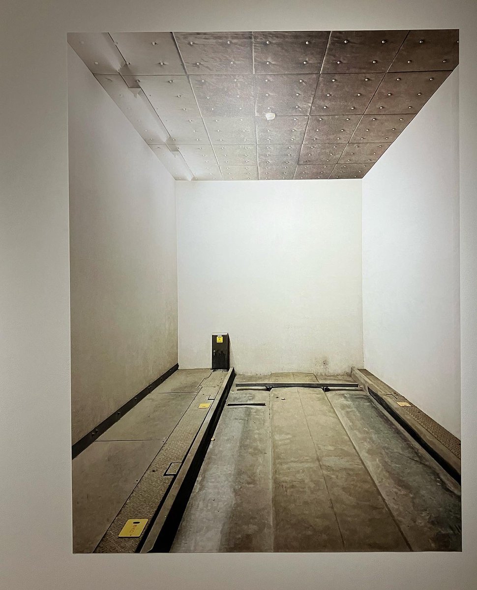 yow_f's tweet photo. Kagari Yusuke「Hear the liminal sing」 at 3331 Arts Chiyoda 
バッグ類の展示会なのだけれども、今シーズンのイメージヴィジュアルが秀逸で、写真展としても成り立っていたと思う。
都市風景を手繰る様にプロダクトを産んでいるという関係性が解る。
［2022.6.5］ https://t.co/UDPW349fuD