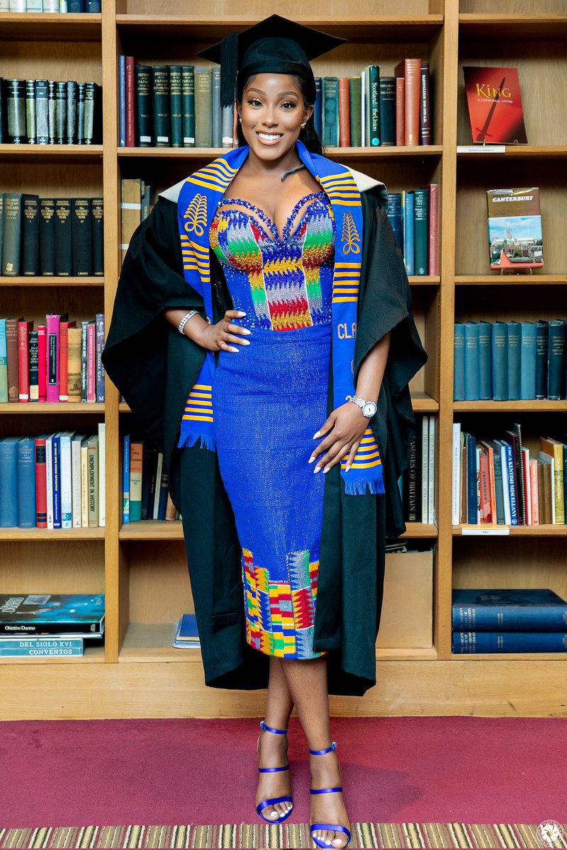 SlickPhotograph's tweet photo. And of course you shouldn't and cannot expect less than A1 on your portrait with us. 💙💙

#graduation #graduation2022 #graduationceremony #SlickPhotographyUK https://t.co/T6t4YILam7