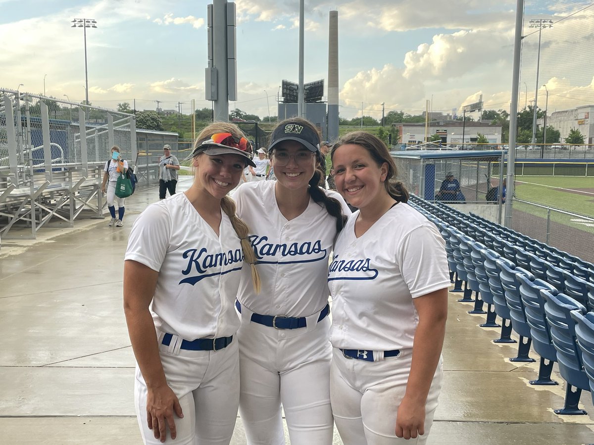 Congrats to Maddy Cole, Libby Hawks and Molly Heidrick for representing Kansas tonight in the MO-KAN All-Star game tonight at the <a href="/KC_UYA/">KC Urban Youth Academy</a>. A great event with a lot of talent on the field. 

<a href="/NewsMidwest/">Midwest News</a> @Los_Stuff <a href="/sportsinkansas/">Sports in Kansas</a>