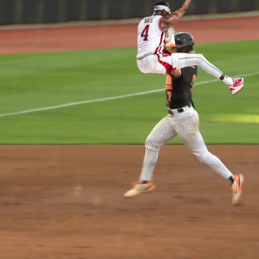 joshteeter01's tweet photo. ARKANSAS WINS THE REGIONAL. WE WILL BE IN THE SUPERS. CLOSE TO OMAHA. THEY SAID IT WAS NOT POSSIBLE. NOFAKEFANS. NORENTALPLAYERS. NOJACKSPARROWS. ABSOLUTELYNO DERRICKRUSCINS. WOO PIG. I LOVE THIS TEAM. I LOVE YALL. https://t.co/82m2Qltfpf