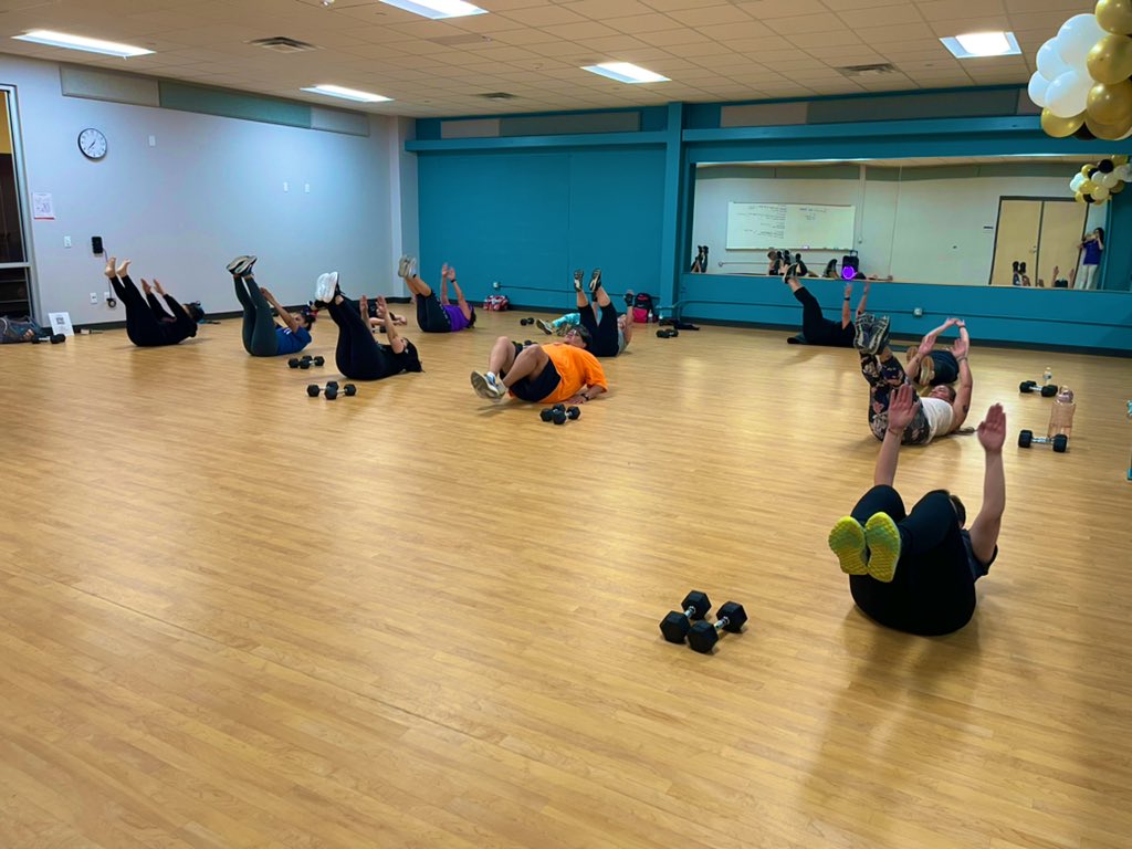 VGARZALPC's tweet photo. 📣W2G to a successful first day of HIIT class given by UFC Coach Julio V💪🏻….the hardest part is showing up…consistency in diet and exercise is key to a healthy journey! Keep up the great work👍🏼See you soon! @PSJAISD #PSJAWellness #PSJAFit4Life #PSJAInspires https://t.co/6k5cIlNgzC