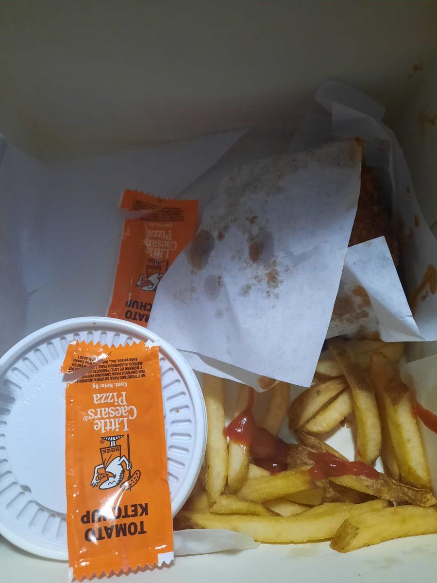 deloreanSoto's tweet photo. @KFC_MEXICO uno olvida las situaciones del pasado y vuelve a confiar en ustedes, pedimos a través de @UberEats_mex y nos mandan todo sin complementos, afortunadamente @littlecaesarsmx si manda lo suficiente y nos salvó, en ellos si puedo confiar

#FelizLunes #FinalMasterChefJr https://t.co/46B7PUhHwK