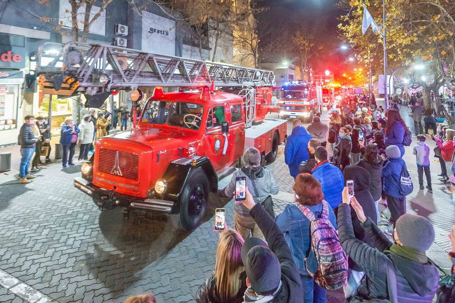 ZNVISION's tweet photo. San Fernando rindió otro homenaje a sus Bomberos, que presentaron nuevas autobombas
#autobombas #Bomberos #Homenaje #SanFernando
@SanFerMunicipio
https://t.co/X2ZeHobJ81 https://t.co/JgjxTI1RNi