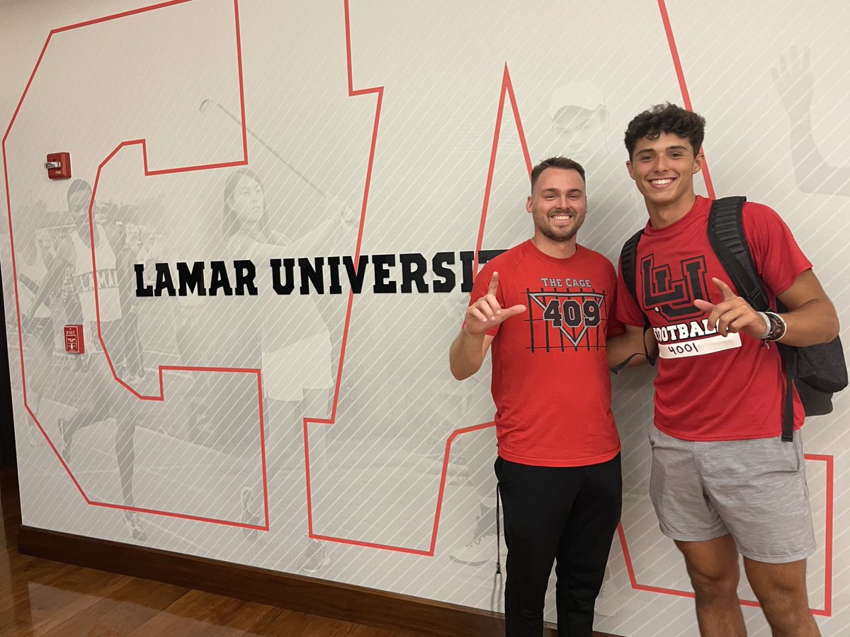 SaunierGrayson's tweet photo. After a great camp and talk with @blane_morgan, I am excited to say I’ve received a Division 1 offer from Lamar University!! @JacksonEskierka @CoachPCovington @LamarFootball @QBMechanix @QuarterbackLab @4thQtMentality @FormuLA_Scout @PrepRedzoneLA @football_lions @LAFootballMagTV https://t.co/qrwl0nDam7