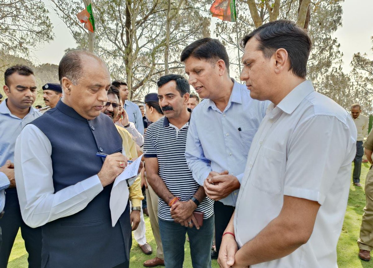 CMO HIMACHAL (@cmofficehp) on Twitter photo рдорд╛рдирдиреАрдп рдореБрдЦреНрдпрдордВрддреНрд░реА рд╢реНрд░реА рдЬрдпрд░рд╛рдо рдард╛рдХреБрд░ рдЬреА рдиреЗ рдЖрдЬ рд╣рдореАрд░рдкреБрд░ рдореЗрдВ рдЬрдирд╕рдорд╕реНрдпрд╛рдПрдВ рд╕реБрдиреА рдФрд░ рдЕрдзрд┐рдХрддрд░ рд╕рдорд╛рдзрд╛рди рдХрд┐рдПред
рдкреНрд░рджреЗрд╢ рд╕рд░рдХрд╛рд░ "рдореБрдЦреНрдпрдордВрддреНрд░реА рд╕реЗрд╡рд╛ рд╕рдВрдХрд▓реНрдк рд╣реЗрд▓реНрдкрд▓рд╛рдЗрди 1100" рдХреЗ рдорд╛рдзреНрдпрдо рд╕реЗ рднреА рдЬрдирд╢рд┐рдХрд╛рдпрддреЛрдВ рдХрд╛ рд╕рдорд╛рдзрд╛рди рд╢реАрдШреНрд░ рдХрд░ рд░рд╣реА рд╣реИред
рд╕реАрдПрдо рд╣реЗрд▓реНрдкрд▓рд╛рдЗрди рдХрд╛ рд▓рд╛рдн рднреА рдЕрд╡рд╢реНрдп рдЙрдард╛рдПрдВред
#1100 рдорд╛рдирдиреАрдп рдореБрдЦреНрдпрдордВрддреНрд░реА рд╢реНрд░реА рдЬрдпрд░рд╛рдо рдард╛рдХреБрд░ рдЬреА рдиреЗ рдЖрдЬ рд╣рдореАрд░рдкреБрд░ рдореЗрдВ рдЬрдирд╕рдорд╕реНрдпрд╛рдПрдВ рд╕реБрдиреА рдФрд░ рдЕрдзрд┐рдХрддрд░ рд╕рдорд╛рдзрд╛рди рдХрд┐рдПред
рдкреНрд░рджреЗрд╢ рд╕рд░рдХрд╛рд░ "рдореБрдЦреНрдпрдордВрддреНрд░реА рд╕реЗрд╡рд╛ рд╕рдВрдХрд▓реНрдк рд╣реЗрд▓реНрдкрд▓рд╛рдЗрди 1100" рдХреЗ рдорд╛рдзреНрдпрдо рд╕реЗ рднреА рдЬрдирд╢рд┐рдХрд╛рдпрддреЛрдВ рдХрд╛ рд╕рдорд╛рдзрд╛рди рд╢реАрдШреНрд░ рдХрд░ рд░рд╣реА рд╣реИред
рд╕реАрдПрдо рд╣реЗрд▓реНрдкрд▓рд╛рдЗрди рдХрд╛ рд▓рд╛рдн рднреА рдЕрд╡рд╢реНрдп рдЙрдард╛рдПрдВред
#1100