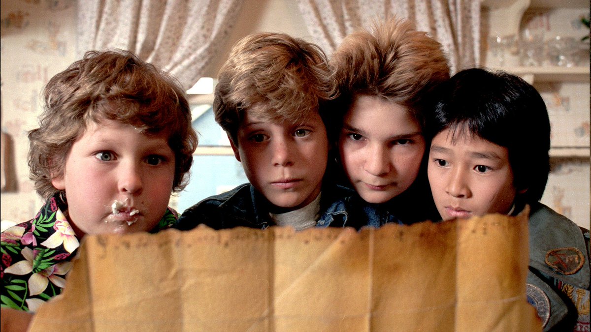 cinergiaonline's tweet photo. Una película de culto que pasará a la posteridad. #TheGoonies, 37 años de una búsqueda del tesoro para preservar la amistad: https://t.co/mHW8Z9InXy

Por @matiaslinaresx https://t.co/fu2tAsoIKv