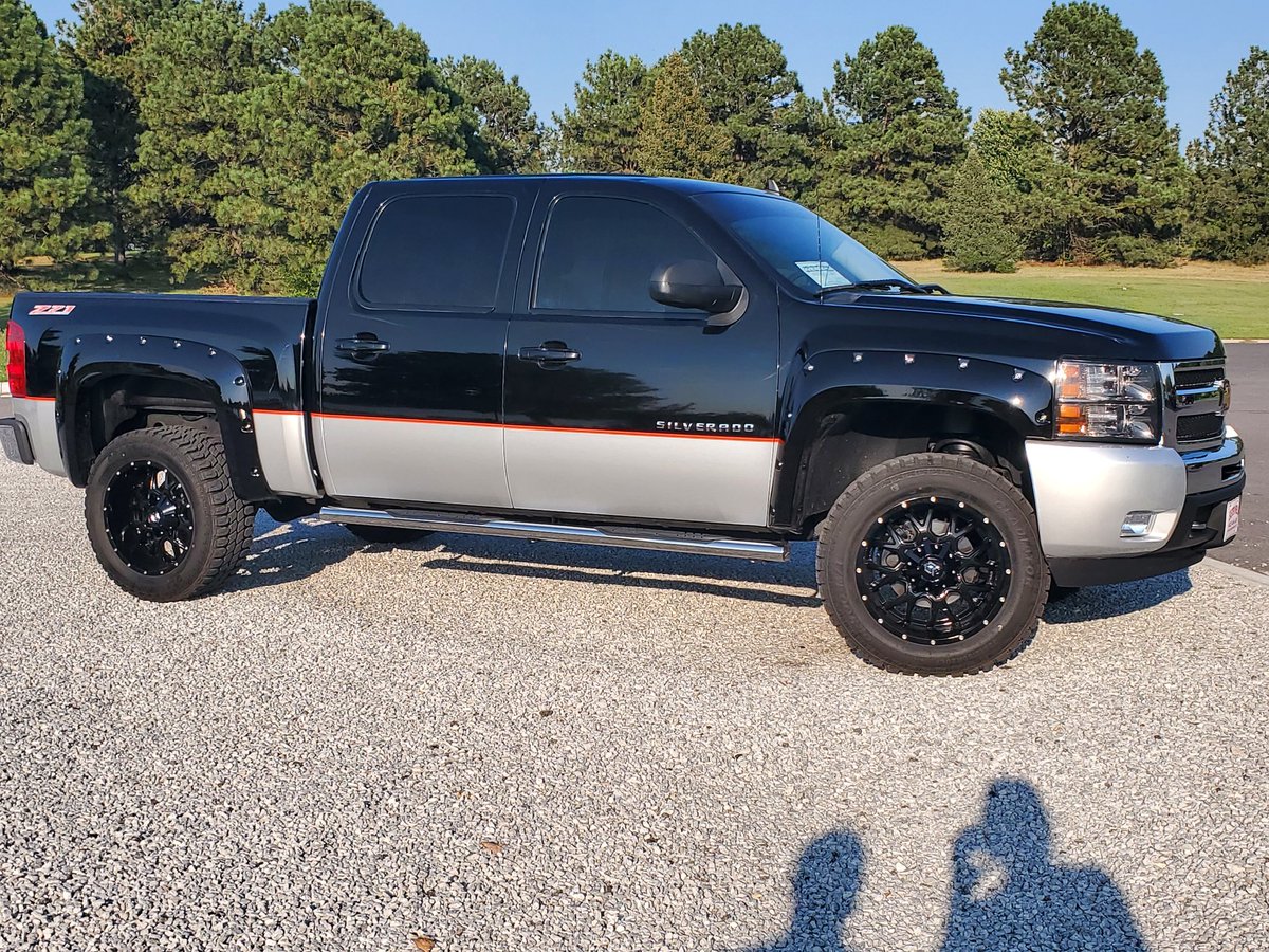 mjm2695's tweet photo. @oISketcHIo it's a 2012 Silverado 1500 with a 6.2 leader https://t.co/dm82IVRbwe