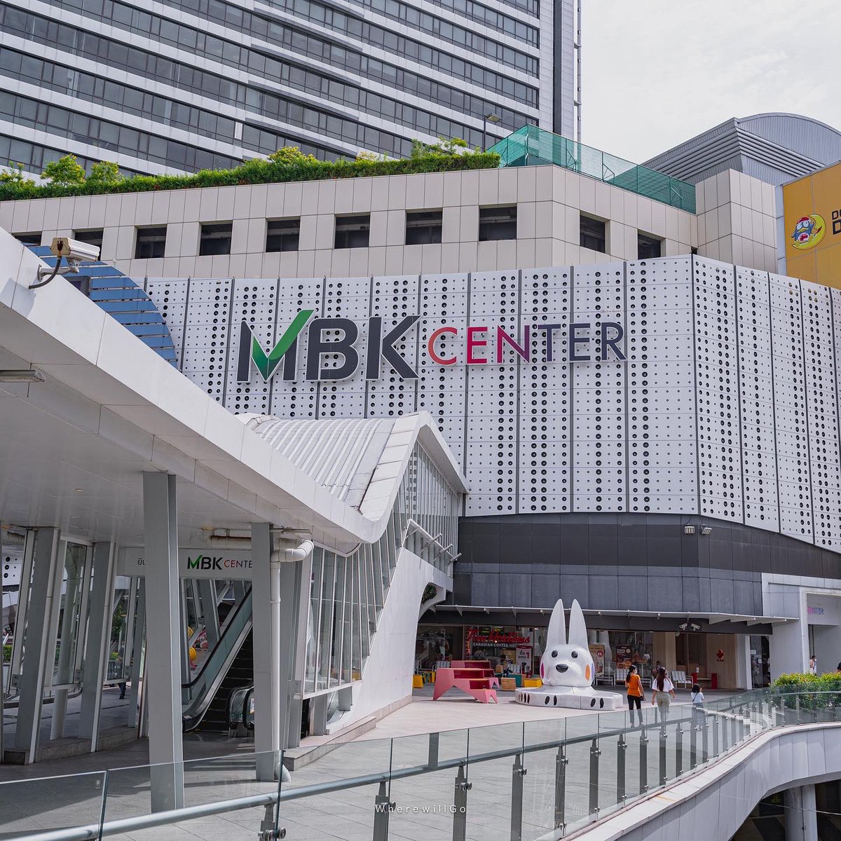 wherewillgo's tweet photo. #ชี้เป้า3ร้านสวยมุมถ่ายรูปสุดชิค ที่ MBK
✨ MBK Center ปรับโฉมใหม่ ไฉไลกว่าเดิม น่าเดินมากเลย มีทั้งร้านอาหาร ของกินอร่อยๆเยอะมาก โดนใจสายกิน สายคาเฟ่แบบเราสุดๆ วันนี้เมย์จะมาชี้เป้า 3 ร้าน สุดชิค มีมุมถ่ายรูปสวยๆ แถมอาหารอร่อยด้วย ดีต่อใจสุดๆ https://t.co/AKYStJLZ9S