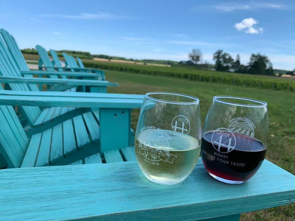 Parallel44's tweet image. 🌞 Come out this Summer for a Wisconsin award-winning wine tasting and scenic tour of our cool weather vineyards! 🍇44wineries.com #doorcounty #wisconsin #greenbay
