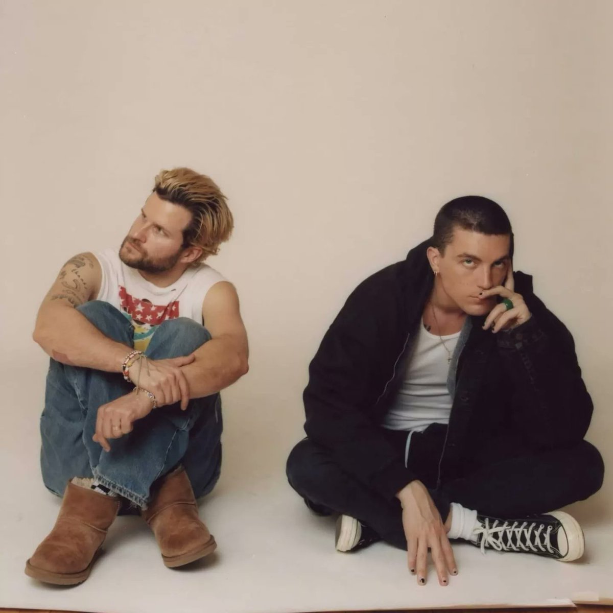 สำหรับคนที่ถามเรื่อง VIP Package ของการแสดง Lany "a november to remember”
LANY VIP EXPERIENCES PACKAGE
คลิกเลย / please click : livenation.asia/vipexperiences
#LanyTH2022 #เลนี่2565